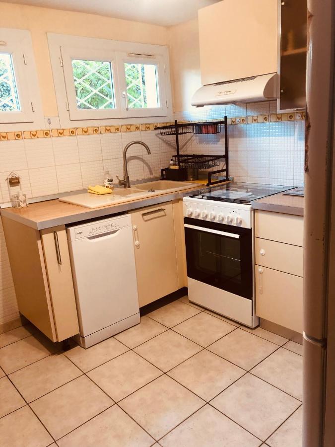 Votre Sejour A Sanary Dans Bas De Villa Avec Terrasse Vegetalisee Et Abritee Exposition Est Sud Ouest A 400M Du Centre Ville En Zone Pietonne Ou Tout Peut Se Faire A Pied Sanary-sur-Mer Exteriér fotografie